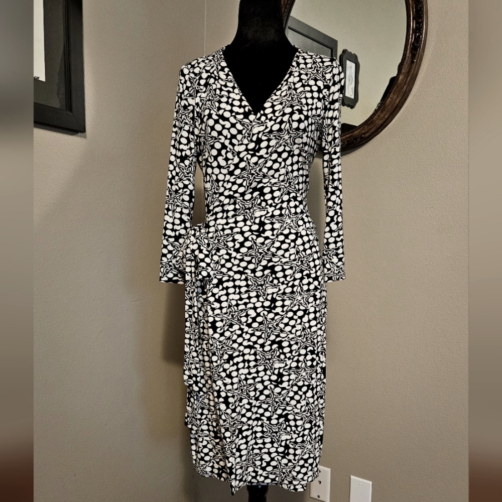 Diane Von Furstenberg Black and White Wrap Around Dress Size 10